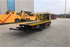 辛集非事故拖车